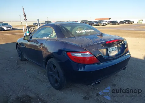 2015 Mercedes-Benz Slk 250 z USA, uszkodzony, nr VIN WDDPK4HA7FF096864